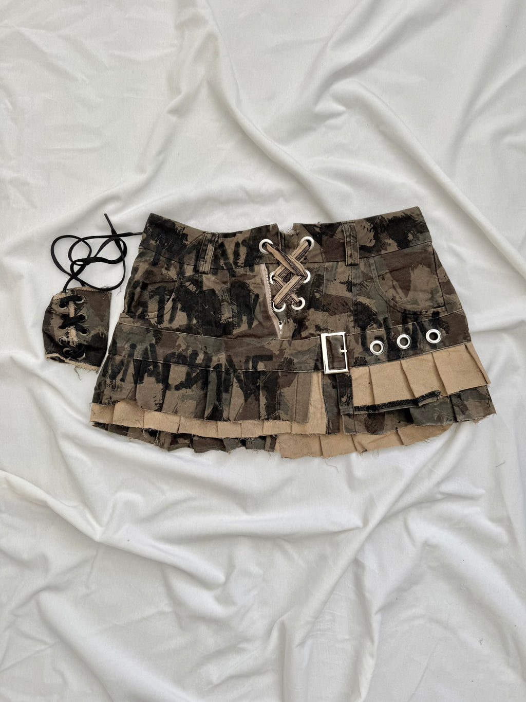 Asymmetrical camo print pleated mini skirt