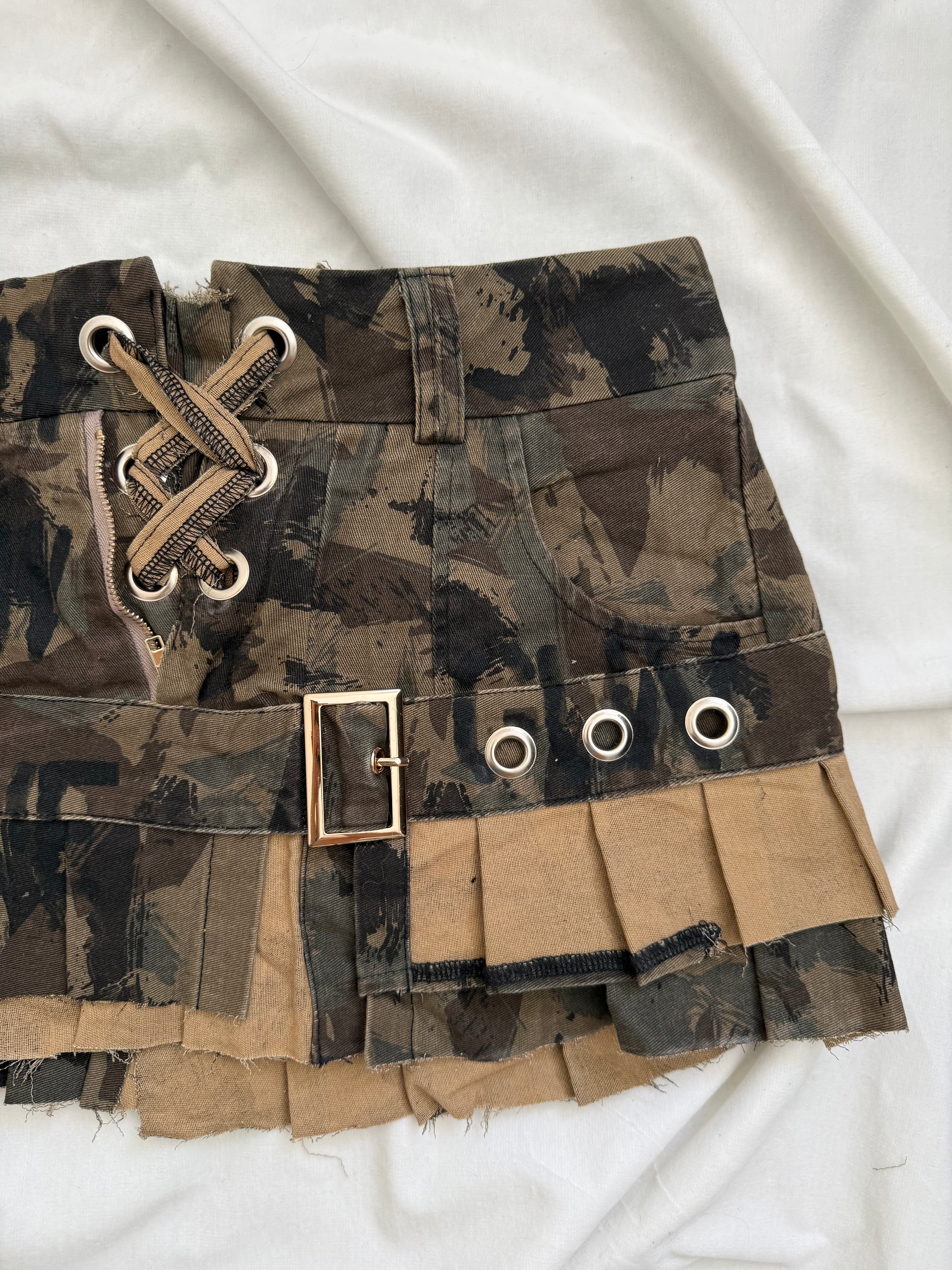 Asymmetrical camo print pleated mini skirt