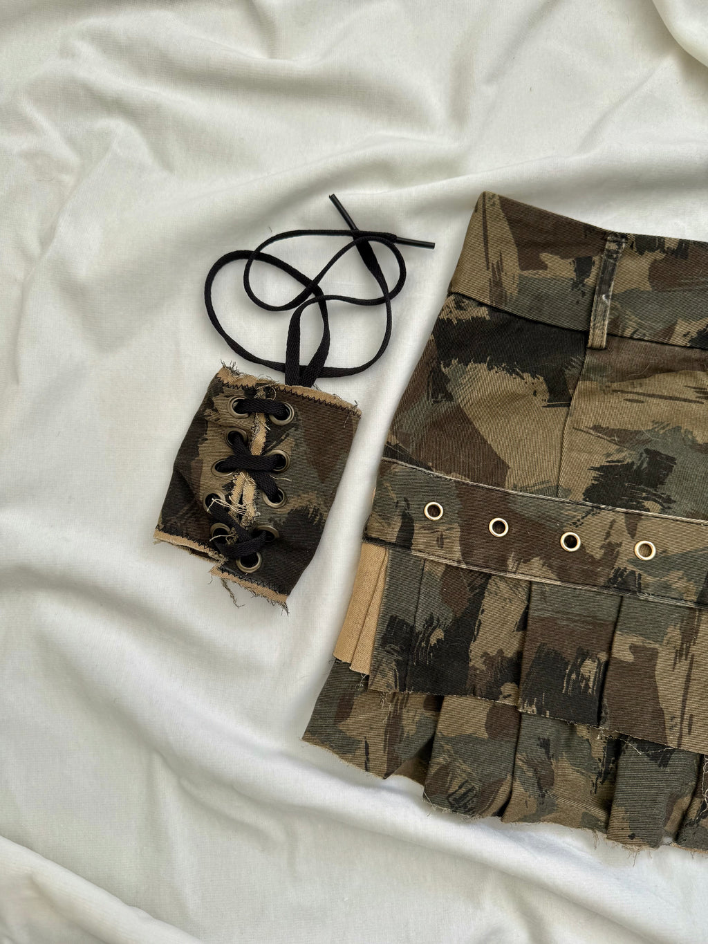 Asymmetrical camo print pleated mini skirt