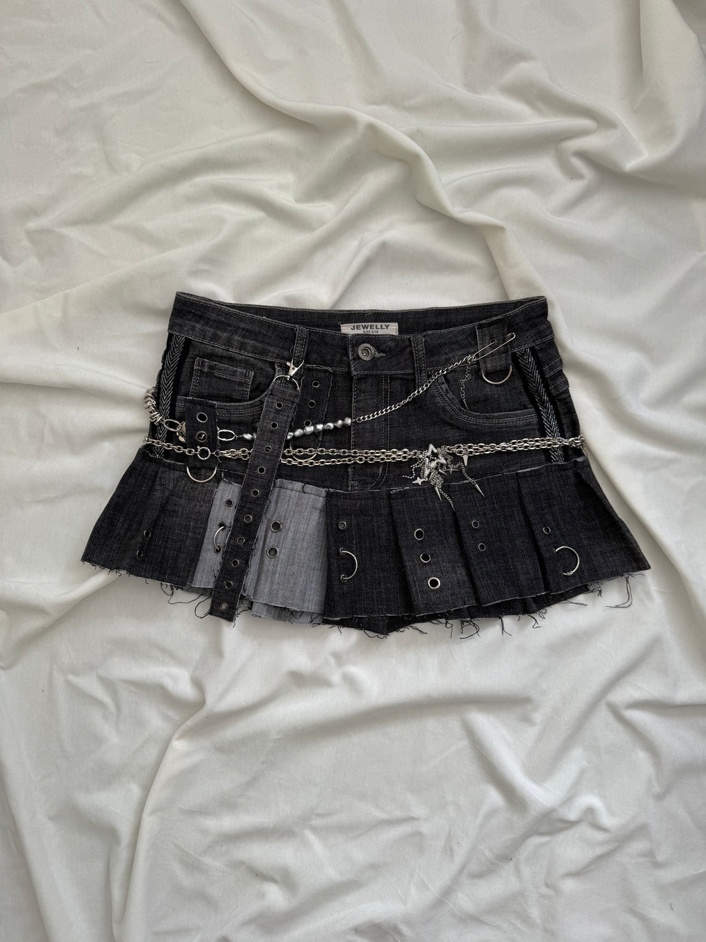 irregular pleated dark wash denim mini skirt
