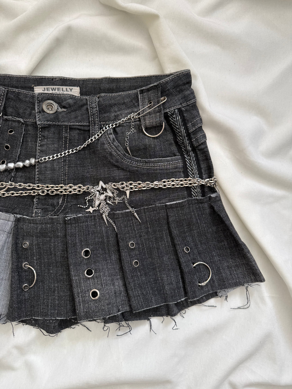 irregular pleated dark wash denim mini skirt