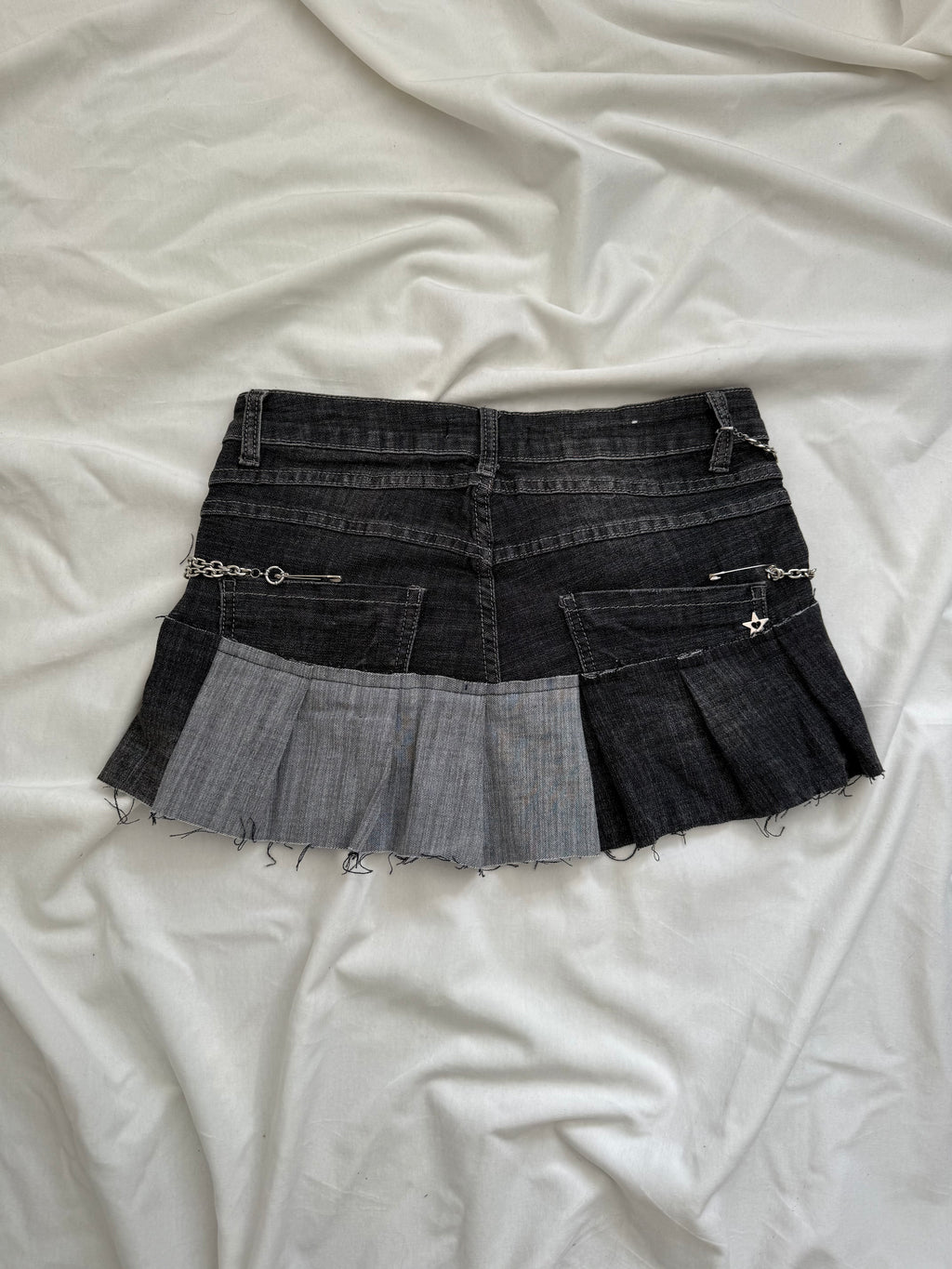 irregular pleated dark wash denim mini skirt