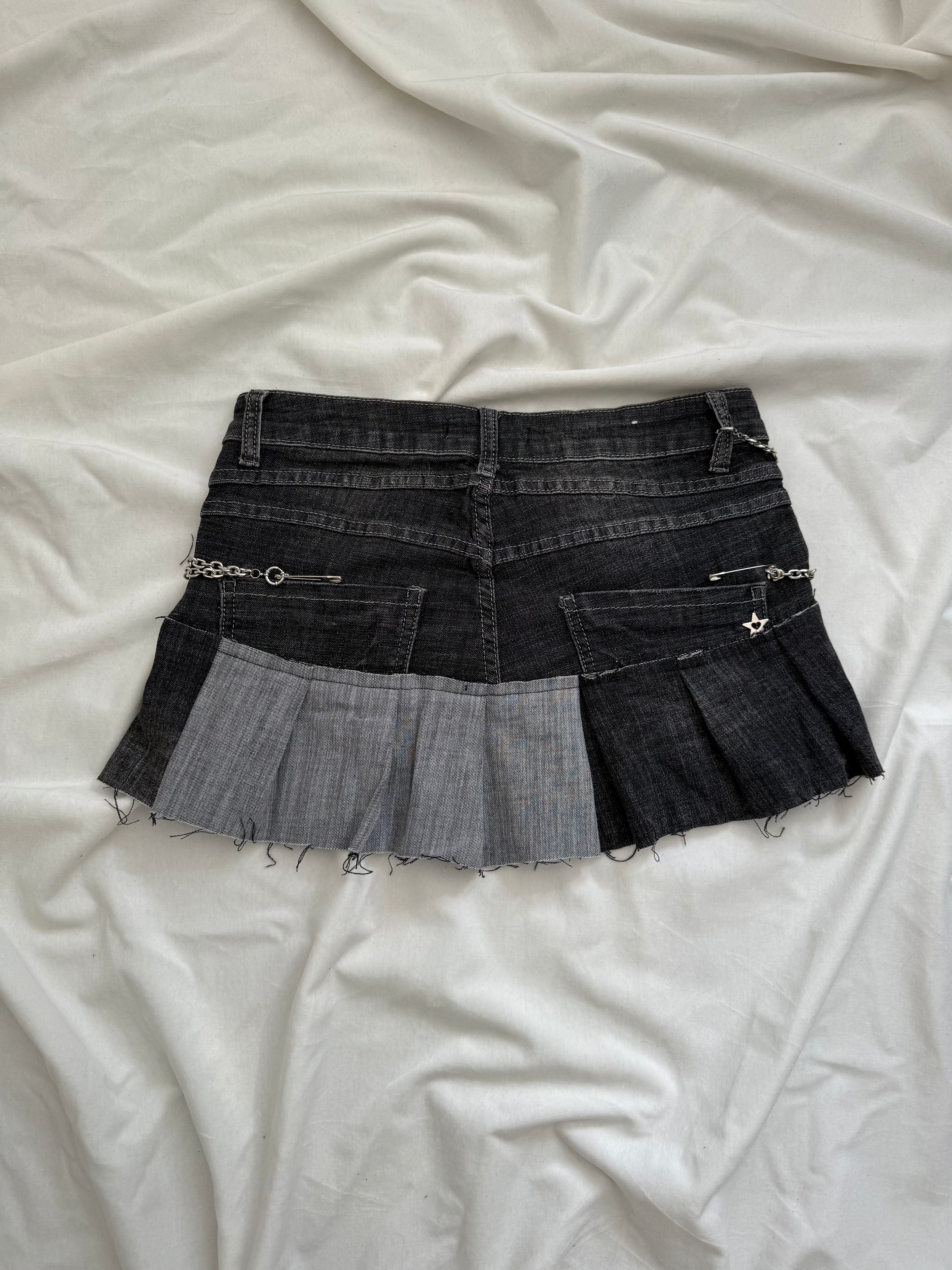 irregular pleated dark wash denim mini skirt