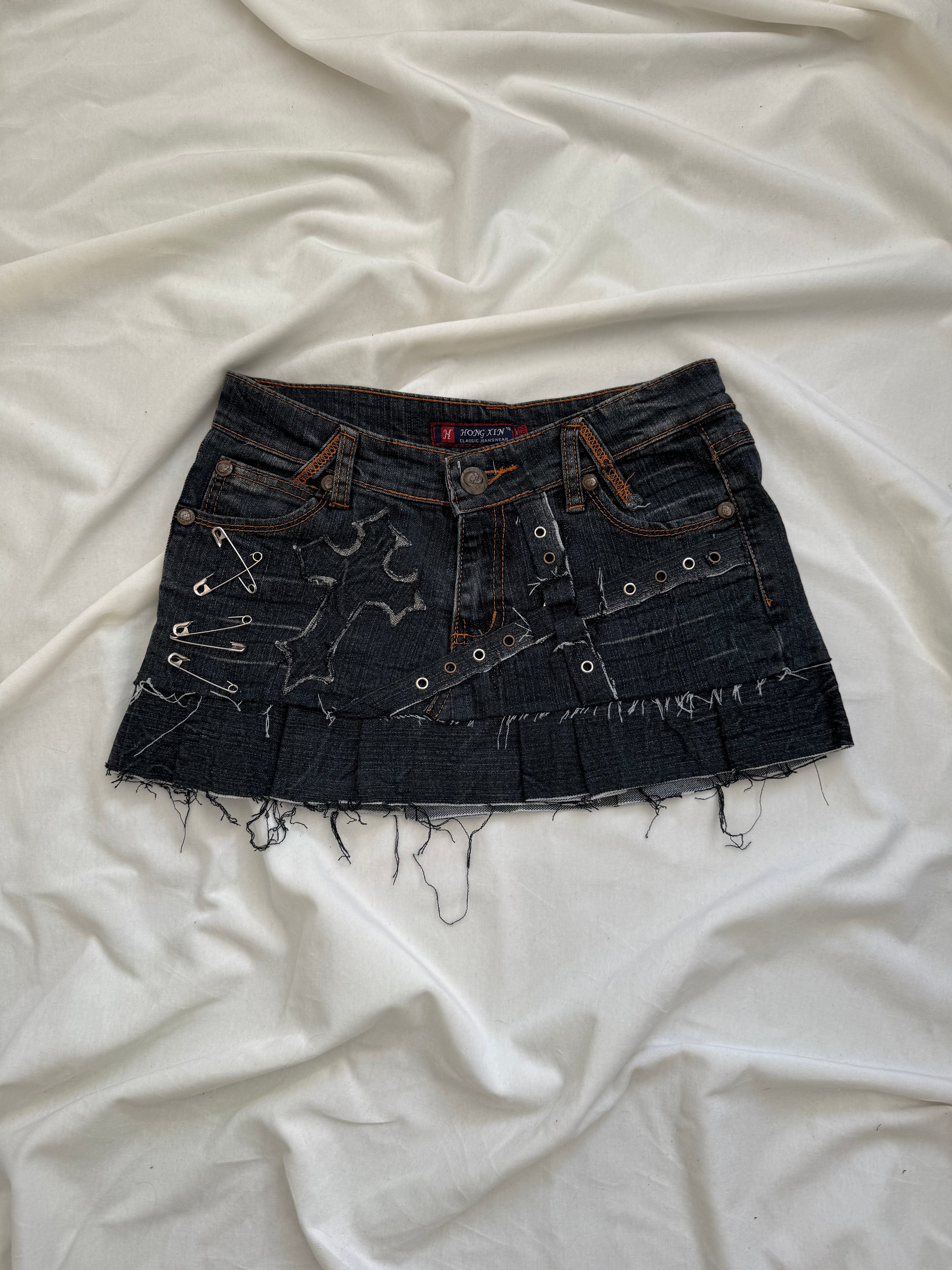 irregular pleated dark wash denim mini skirt