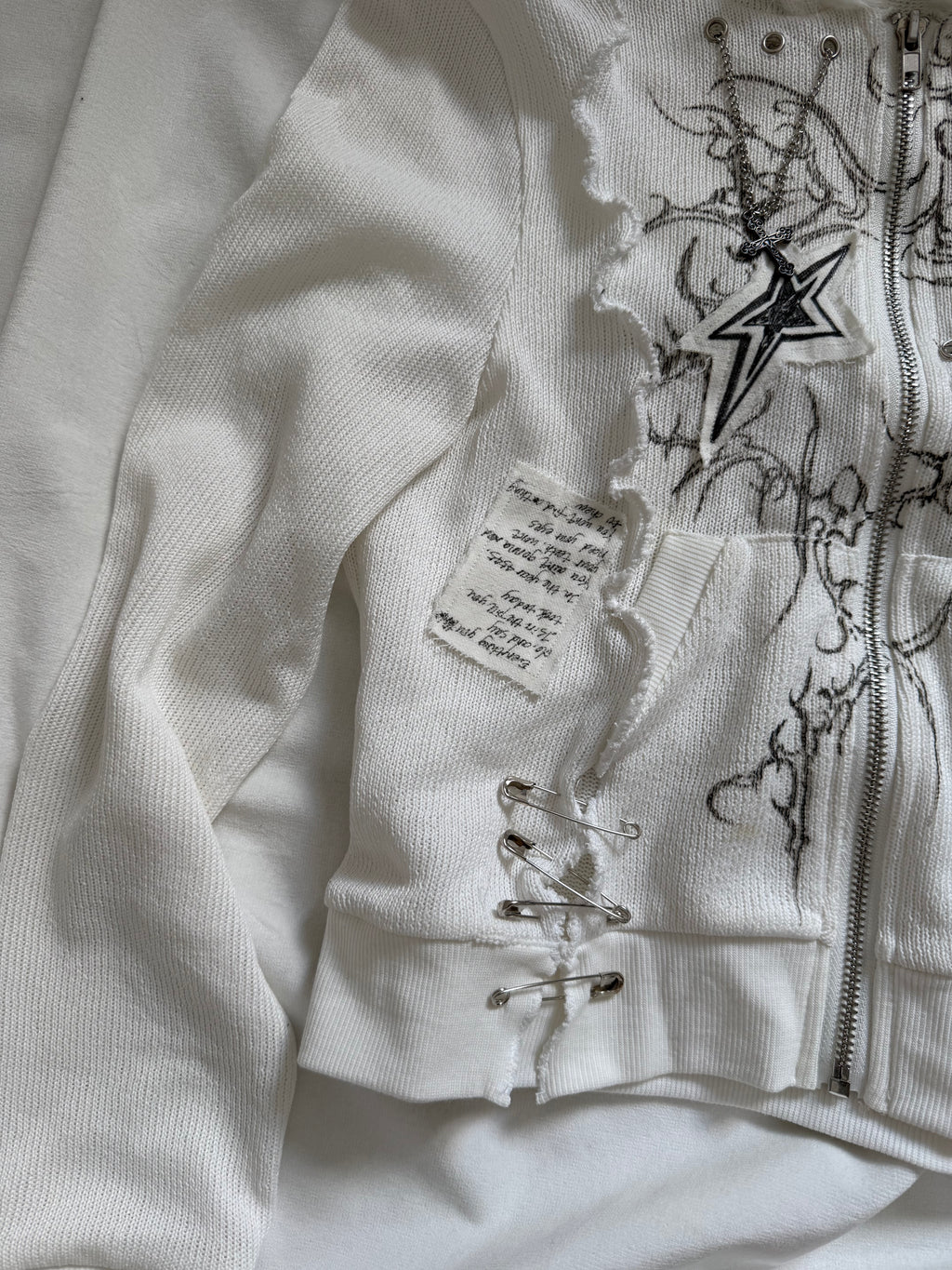 black and white graphic long sleeves knit zip up hoodie