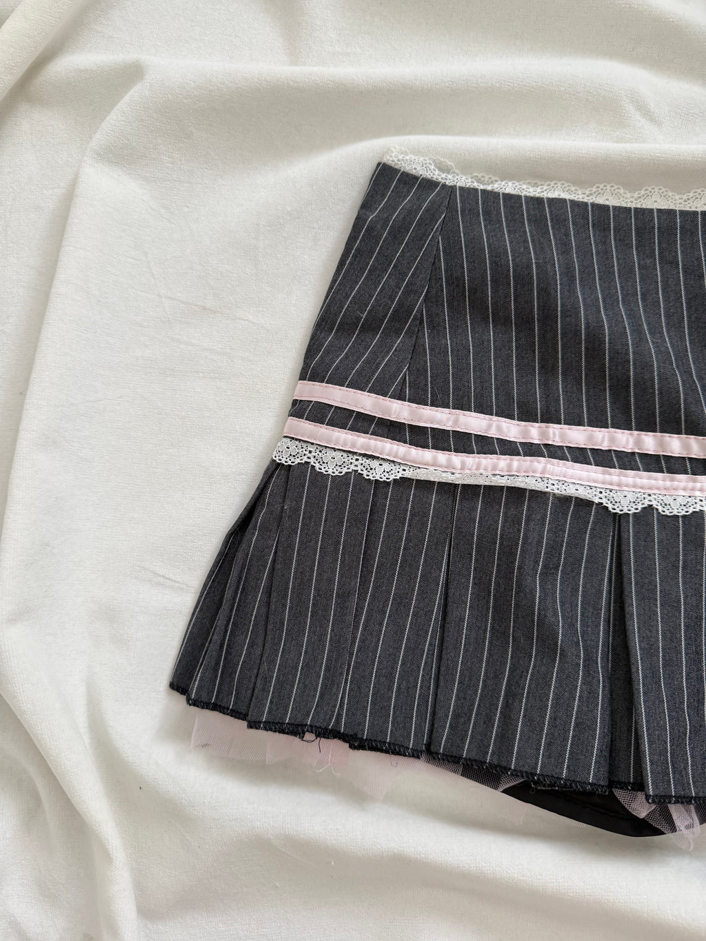 Pleated stripped pink bow lace grey mini skirt