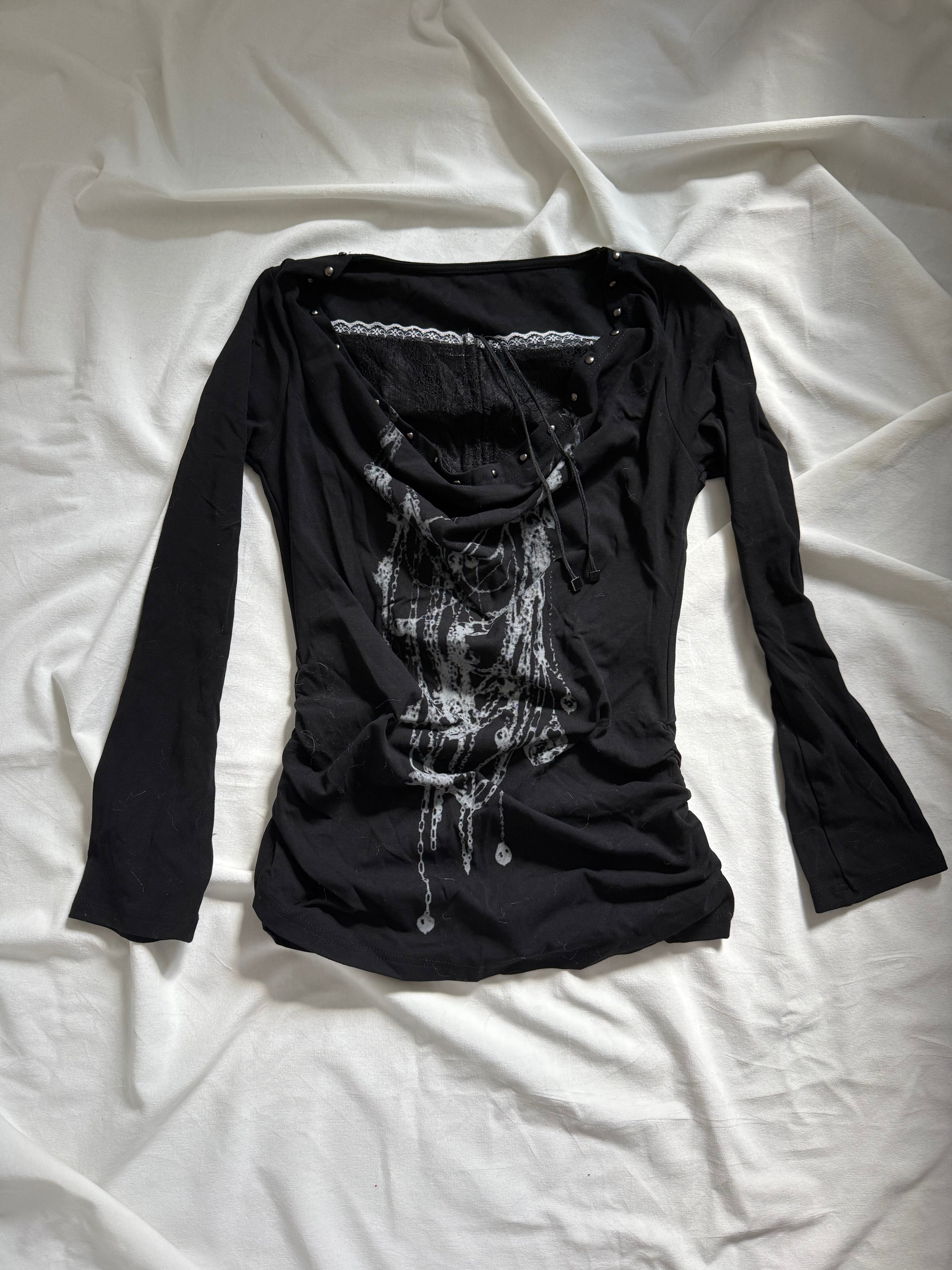 black graphic long sleeves knit top
