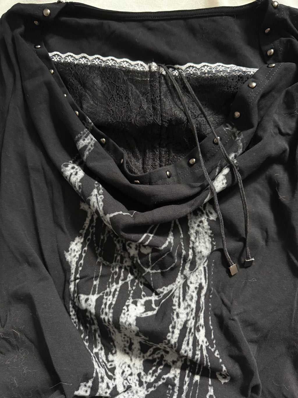 black graphic long sleeves knit top