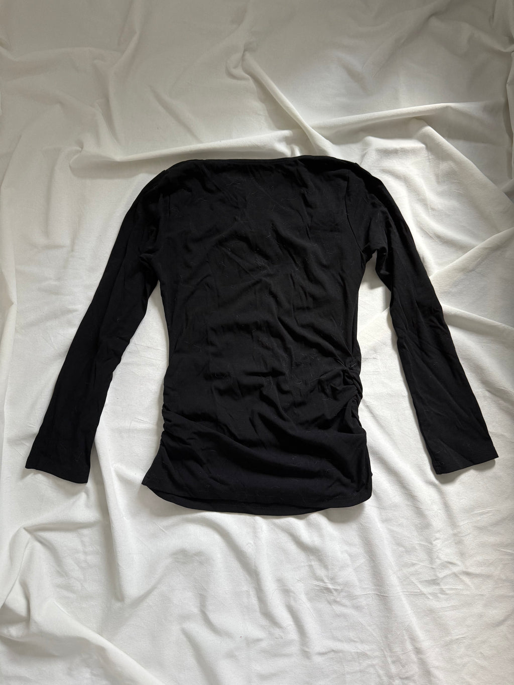 black graphic long sleeves knit top
