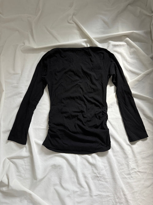 black graphic long sleeves knit top
