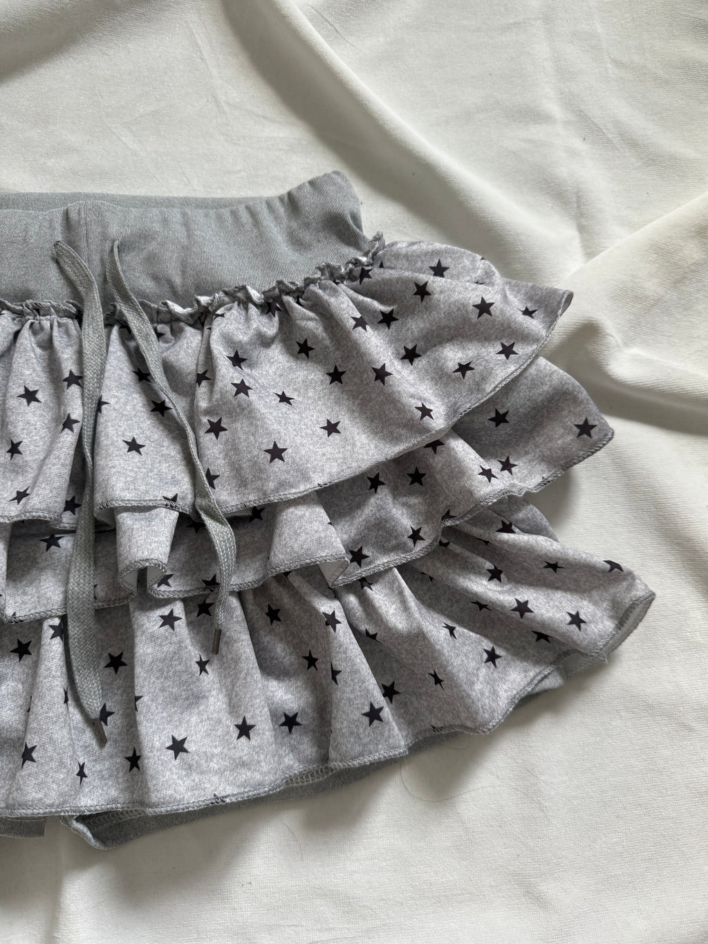 Layered ruffle stars grey mini skirt
